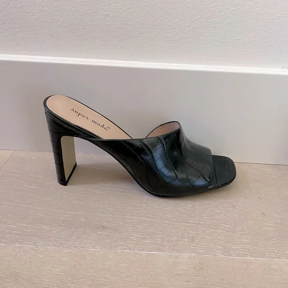 Black Leather Heels Size 8 - Picture 2 of 3